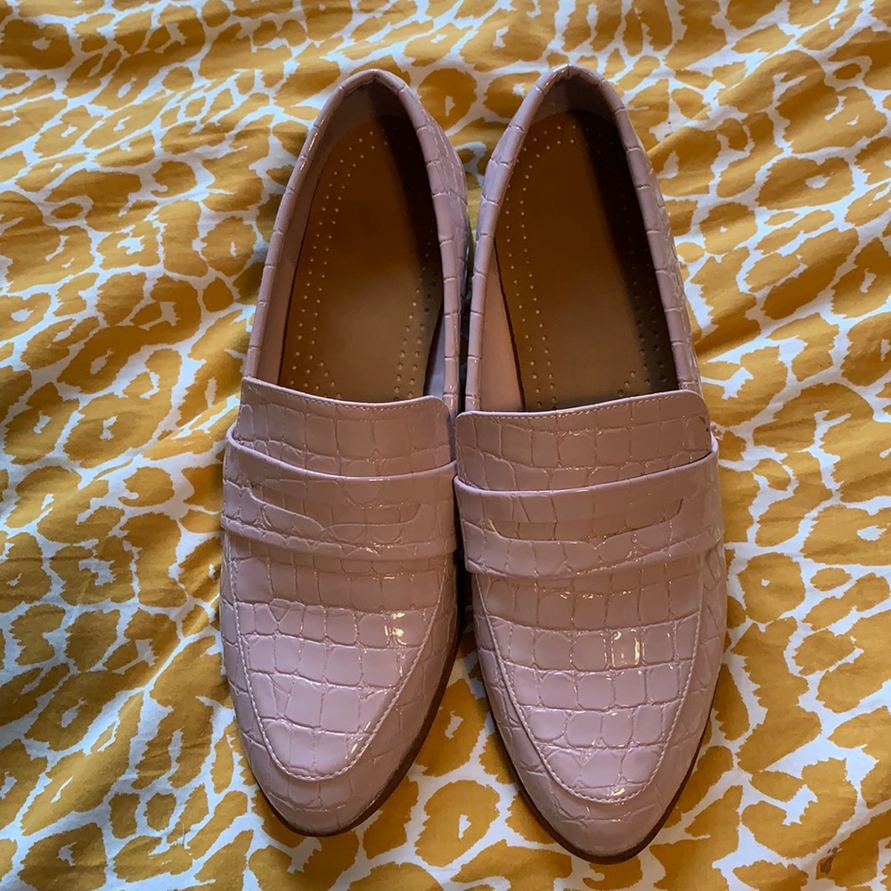 Light pink crocodile print loafers